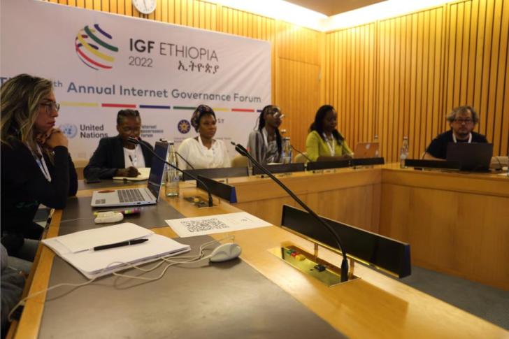 Adriane Gama (left) shares the lessons learnt from the Amazon Community Networks School in Brazil during the Internet Governance Forum in 2022.