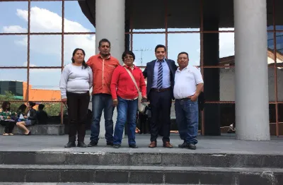 Miembros de Rhizomatica y TIC A.C. en México DF, defendiendo su derecho al espectro. Imagen de TIC A.C. image linking to What's new on the spectrum? “Let's make sure we can use it for what is needed”: A conversation with Peter Bloom from Rhizomatica