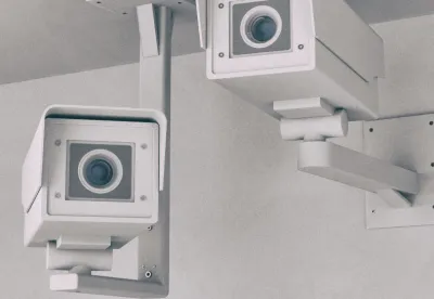 Photo: Eduard Lefler, CC BY-SA 2.0 (https://flic.kr/p/rtThD3) image linking to Surveillance numérique pour combattre le COVID-19 : Opacité gouvernementale au Sénégal