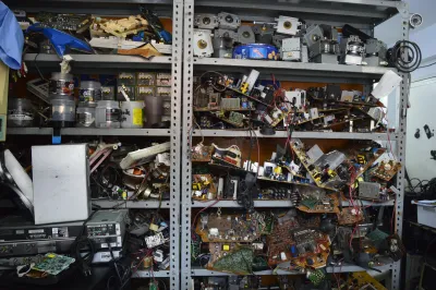  image linking to ¿Cómo inciden las políticas públicas en la gestión de desechos electrónicos? Claves desde una perspectiva de justicia ambiental y sostenibilidad de las comunidades  en Venezuela