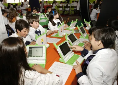  image linking to Written statement by the Association for Progressive Communications on the right to education and the internet 